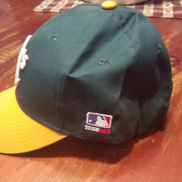 🌺 A's Hat NWOT - Picture 2 of 4